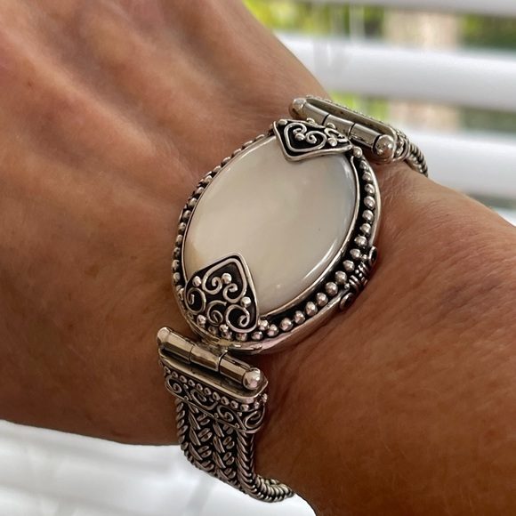 Ornate Indonesian Mother of Pearl Bracelet - Picture 9 of 12